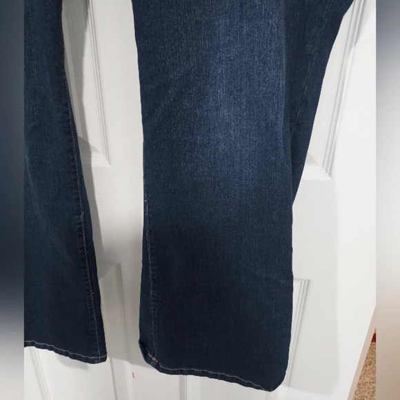 Torrid Dark Wash Mid-Rise Vintage Stretch Slim Boot Jeans in Size 24 S (Short) - Picture 5 of 13